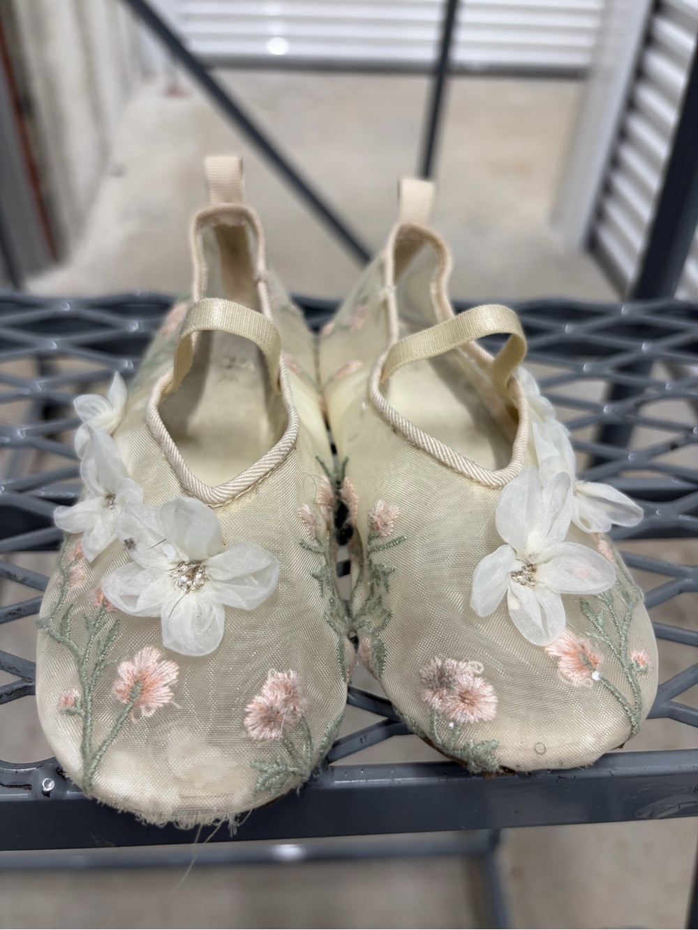 Zara Cream Floral Embroidered Girls Slip-On Shoes with White Flower Applique